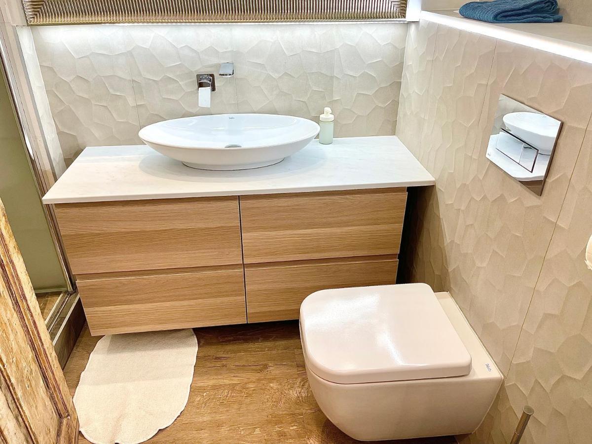 Apartment Dream Design - 3 Bedrooms & Finn Sauna Budapest