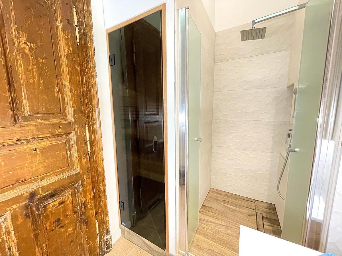 Apartment Dream Design - 3 Bedrooms & Finn Sauna Budapest